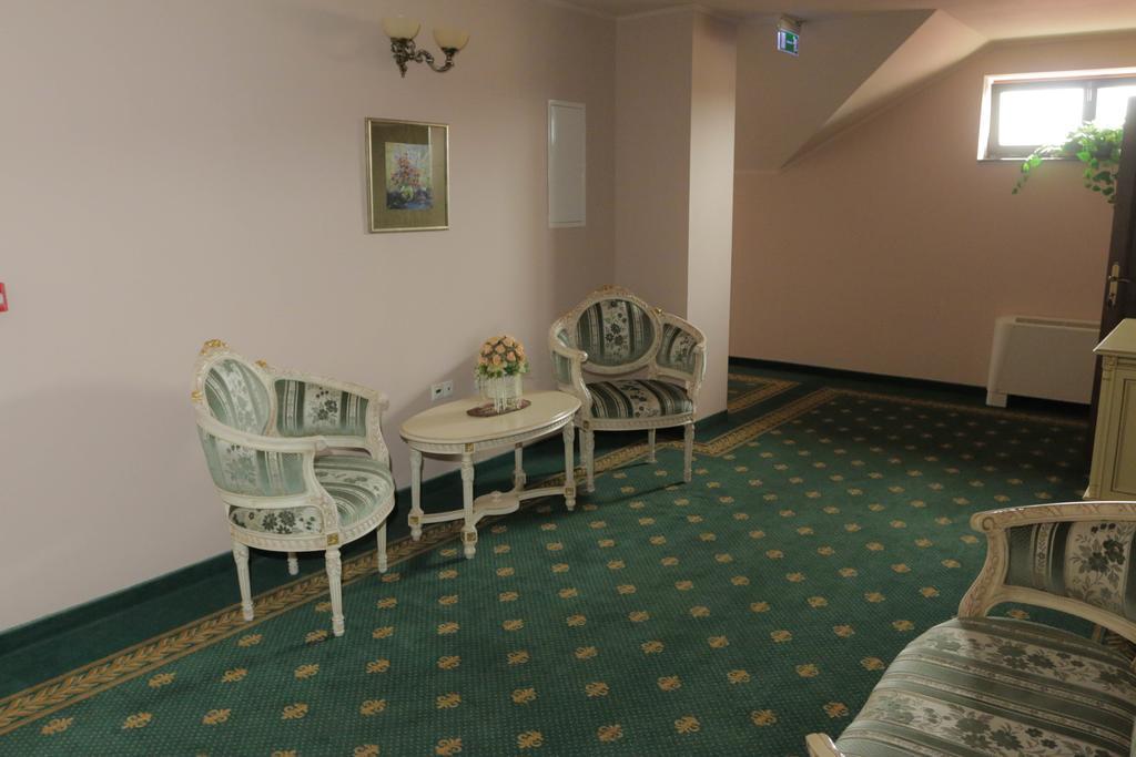 Hotel Slavia Salonta Εξωτερικό φωτογραφία